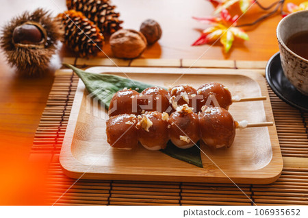 Walnut soy sauce dumplings 106935652