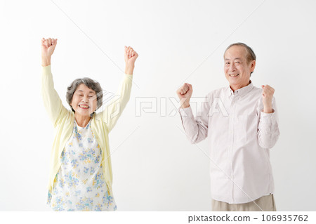 年長夫婦拳頭姿勢 106935762