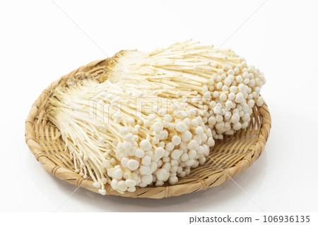 Enoki mushrooms on a tray_white background 106936135