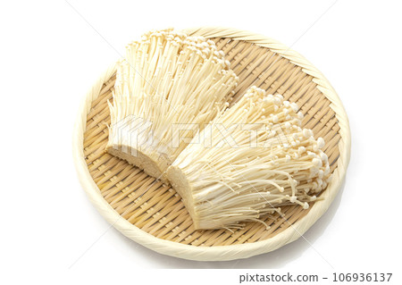 Enoki mushrooms on a tray_white background 106936137