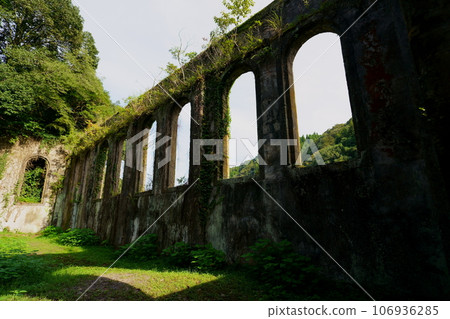 沉沒發電廠的廢墟，讓人想起吉卜力世界的建築 106936285