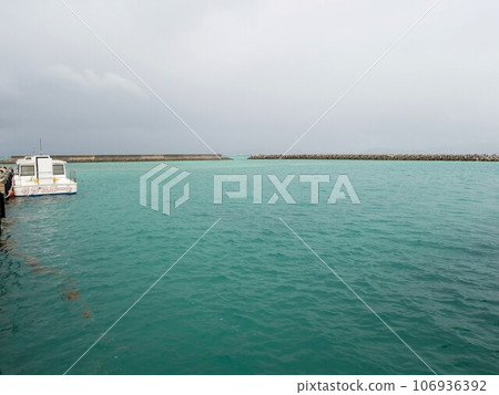Port of Taketomi Island, emerald green sea and ships (Okinawa Prefecture) Port of Taketomi Island, emerald green sea and ships (Okinawa Prefecture) 106936392