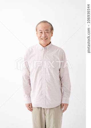 Senior male portrait casual 106936544