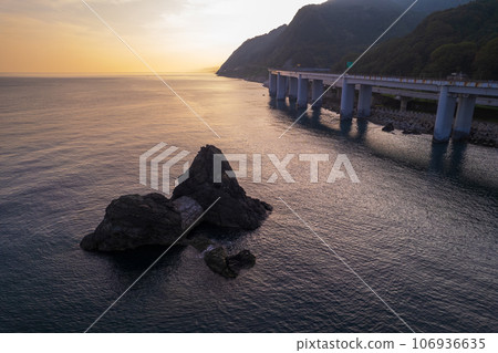 Drone/Aerial Photography｜Oyashirazu Coast in the early morning (around Oyashirazu Pier Park) 106936635