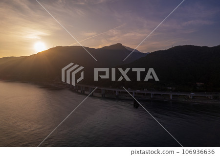 Drone/Aerial Photography｜Oyashirazu Coast in the early morning (around Oyashirazu Pier Park) 106936636