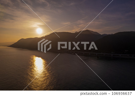 Drone/Aerial Photography｜Oyashirazu Coast in the early morning (around Oyashirazu Pier Park) 106936637