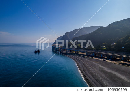 Drone/Aerial Photography｜Oyashiraji Coast in the morning (around Oyashiraji Pier Park) 106936799