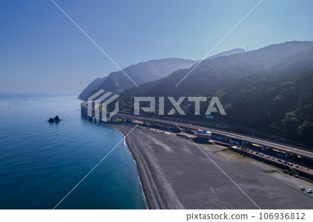 Drone/Aerial Photography｜Oyashiraji Coast in the morning (around Oyashiraji Pier Park) 106936812