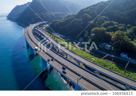 Drone/Aerial Photography｜Oyashiraji Coast in the morning (around Oyashiraji Pier Park) 106936813