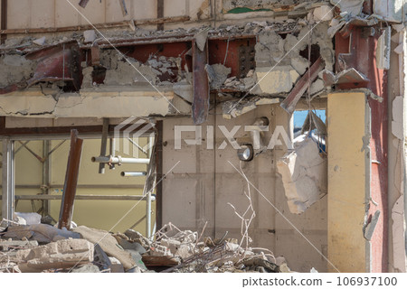 Steel frame and building structure shattered during demolition work 106937100