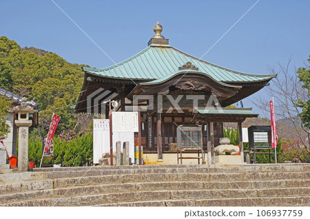 Kannondo in the precincts of Hofu Tenmangu Shrine in Yamaguchi Prefecture Kannondo in the precincts of Hofu Tenmangu Shrine in Yamaguchi Prefecture 106937759