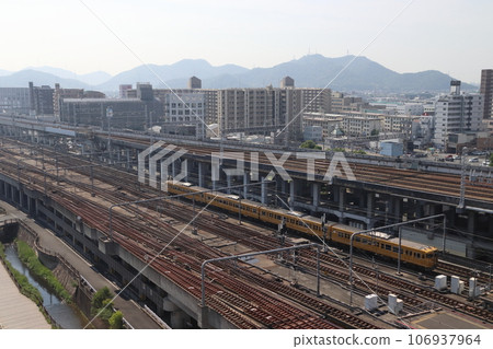 Sanyo Main Line 113 series traveling near Himeji Station (from Himeji bound for Okayama) 106937964