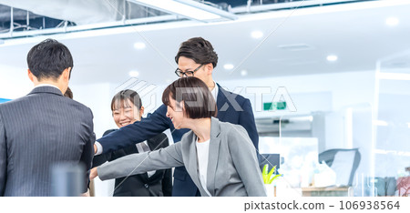 年輕的商業團隊圈子團隊 年輕的商業團隊圈子團隊 106938564