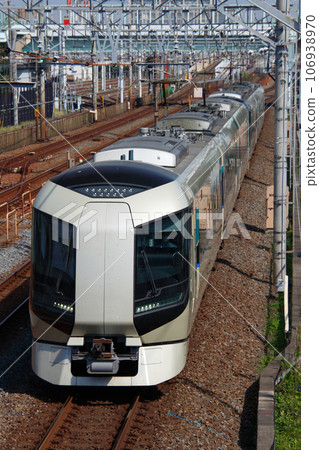 乘坐東武晴空塔線的東武特快Liberty 乘坐東武晴空塔線的東武特快Liberty 106938970