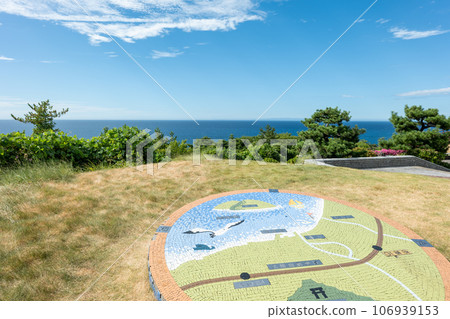 Hokuriku Expressway Yoneyama Service Area (down) Summer scenery of the Sea of Japan 106939153