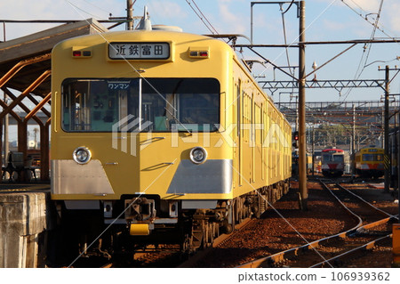 Sangi Railway Sigi Line 801 series train (Seibu yellow vehicle) Sangi Railway Sigi Line 801 series train (Seibu yellow vehicle) 106939362