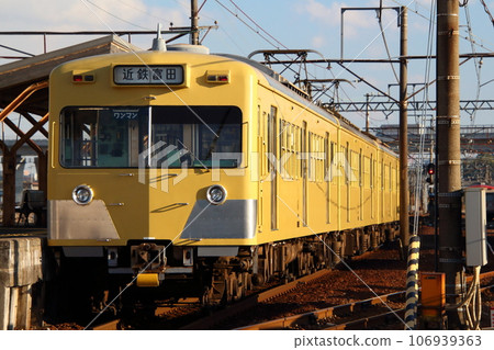 Sangi Railway Sigi Line 801 series train (Seibu yellow vehicle) Sangi Railway Sigi Line 801 series train (Seibu yellow vehicle) 106939363