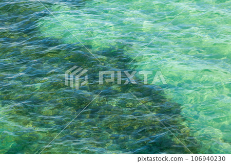 green and turquoise sea water for background 106940230