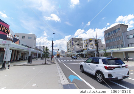 福井縣敦賀市本町一丁目附近的夏季街景 福井縣敦賀市本町一丁目附近的夏季街景 106940538