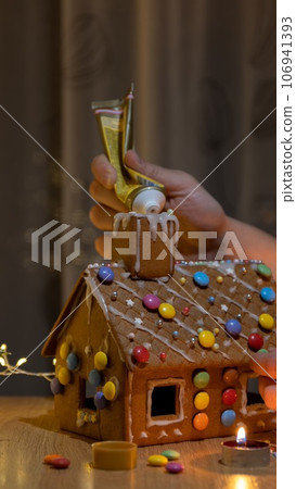 christmas decoration ginger bread house and fir tree 106941393
