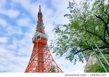 Tokyo Tower seen from Shiba Park 106942105