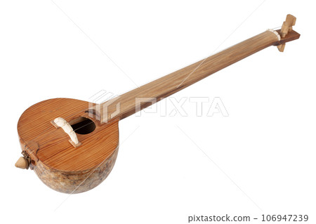 Turkish tambur. Long-necked folk string instrument of the lute family. 106947239