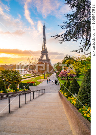 Sunrise behind the Eiffel Tower. Spring morning in Paris, France 106947918