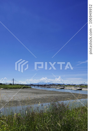 Blue sky and white clouds in August at the confluence of the Yabe and Iie rivers in Miyama City Blue sky and white clouds in August at the confluence of the Yabe and Iie rivers in Miyama City 106949952