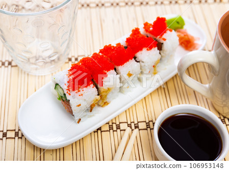 Urumaki roll with salmon avocado pepino and tobiko 106953148