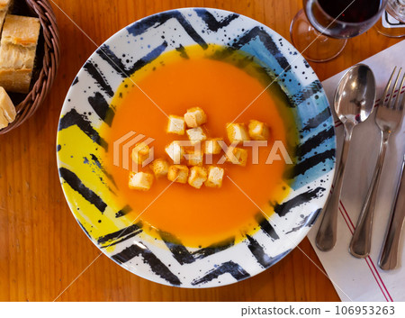 Carrot cream with croutons 106953263