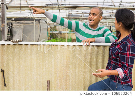 Farm neighbors quarrel over backyard 106953264