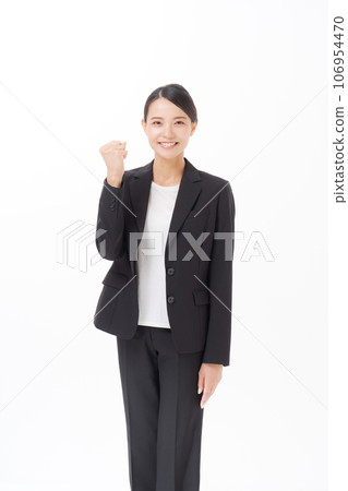 微笑的女商人做拳頭泵 106954470
