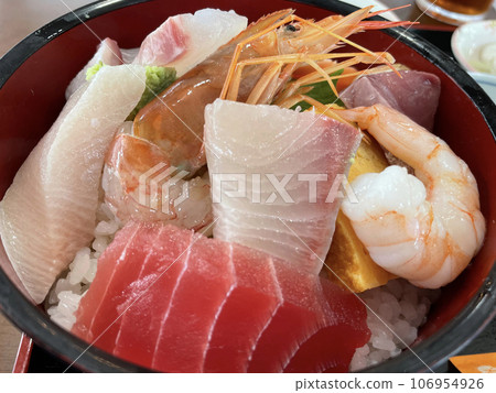 Delicious seafood bowl Delicious seafood bowl 106954926