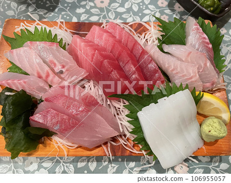 Assorted seafood sashimi Assorted seafood sashimi 106955057