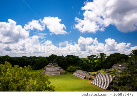 Altun Ha, an ancient Mayan ruins spread out in the jungle 106955472