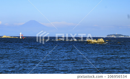 Shonan sea and sky (Kanagawa Prefecture, Hayama Town, autumn) 106956534