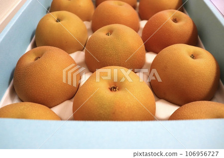 These are juicy pears that I received through my hometown tax! 106956727