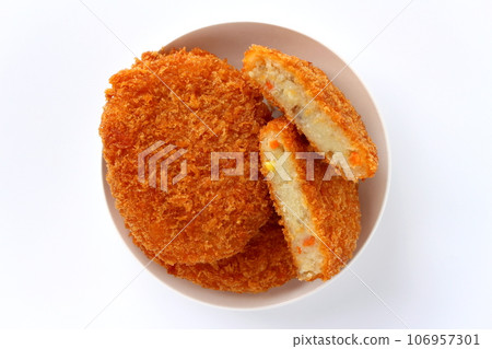Cheap potato croquettes at the supermarket 106957301
