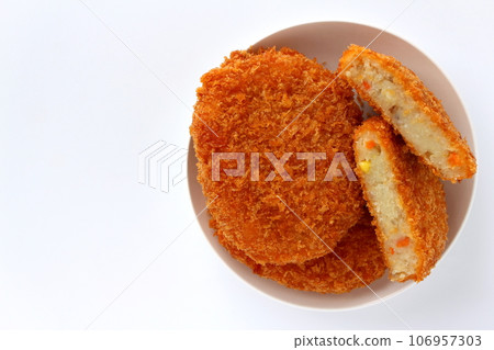 Cheap potato croquettes at the supermarket 106957303