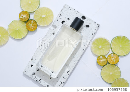 View from above of an unlabeled spray bottle displayed with round slices of kumquat and lime. The nutrients in Lime and Kumquat can support heart View from above of an unlabeled spray bottle displayed with round slices of kumquat and lime. The nutrients in Lime and Kumquat can support heart 106957368