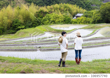 稻田和年輕夫婦 106957740
