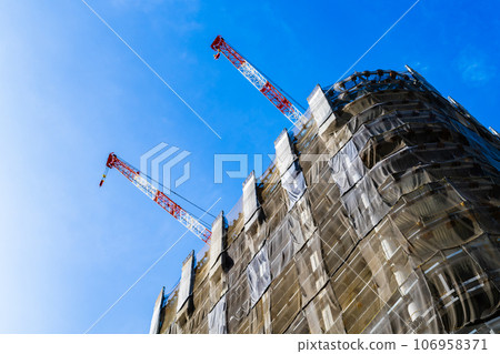 Large-scale construction site crane and blue sky Takanawa Gateway 2023.09 d-2 High saturation contrast-1 Large-scale construction site crane and blue sky Takanawa Gateway 2023.09 d-2 High saturation contrast-1 106958371