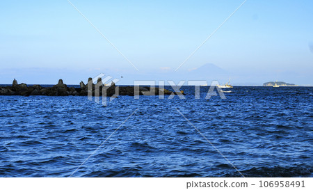 Shonan Sea and Blue Sky 106958491