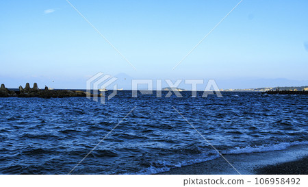 Shonan Sea and Blue Sky 106958492