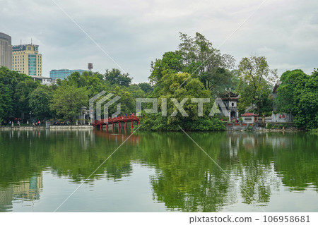 Hoan Kiem Lake Hoan Kiem Lake 106958681