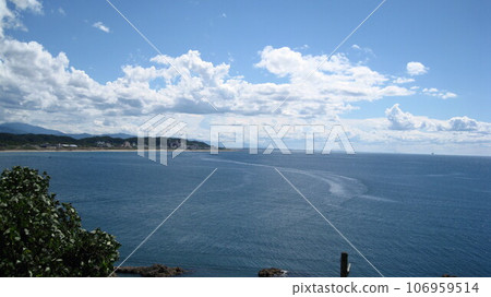 The Sea of Japan and Senami Onsen town seen from the cape The Sea of Japan and Senami Onsen town seen from the cape 106959514