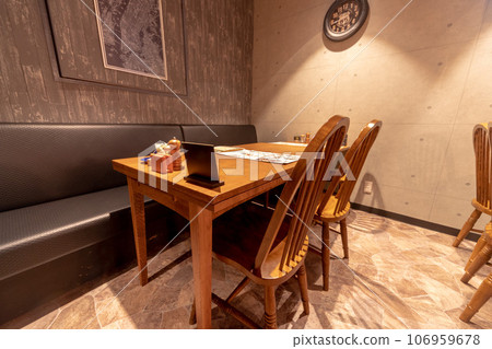 一家現代餐廳的內部 106959678