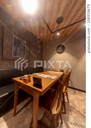 一家現代餐廳的內部 106959679