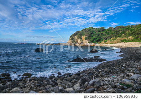 高知縣、足折岬、白山洞海岸和海浪拍擊 高知縣、足折岬、白山洞海岸和海浪拍擊 106959936