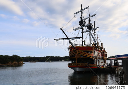 Scenery with a sightseeing boat in Ise-Shima Scenery with a sightseeing boat in Ise-Shima 106961175